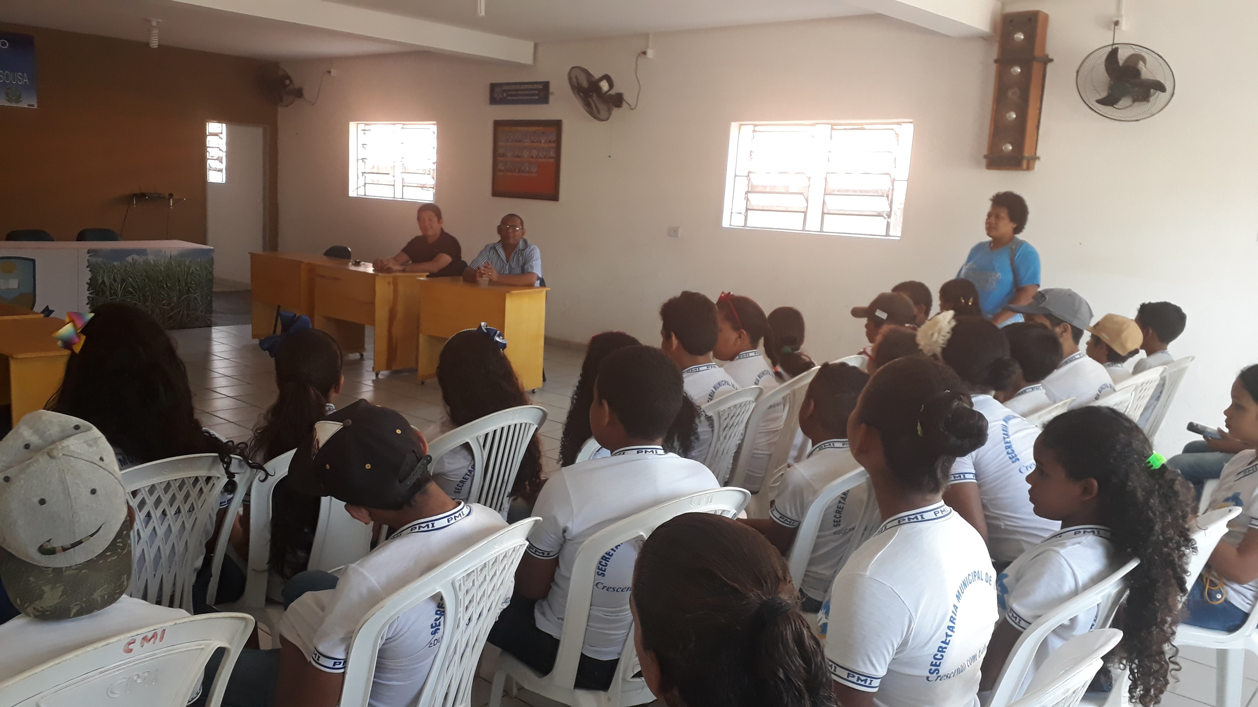 Presidente recebe alunos do Bairro Santa Catarina